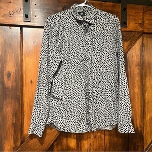 H&M slim fit spotted button down top